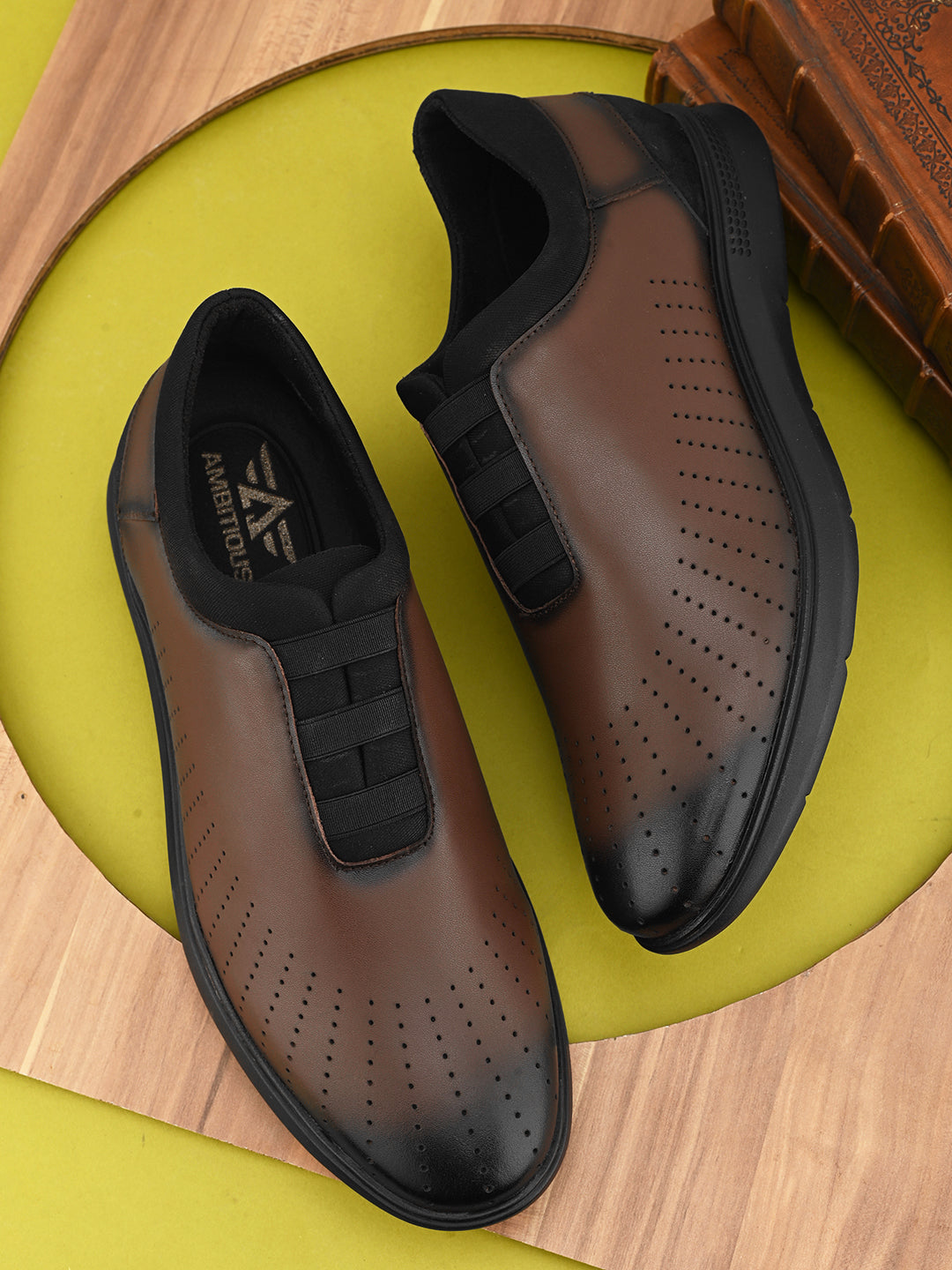 Mens Casual Nova Laceless Sneakers- Brown