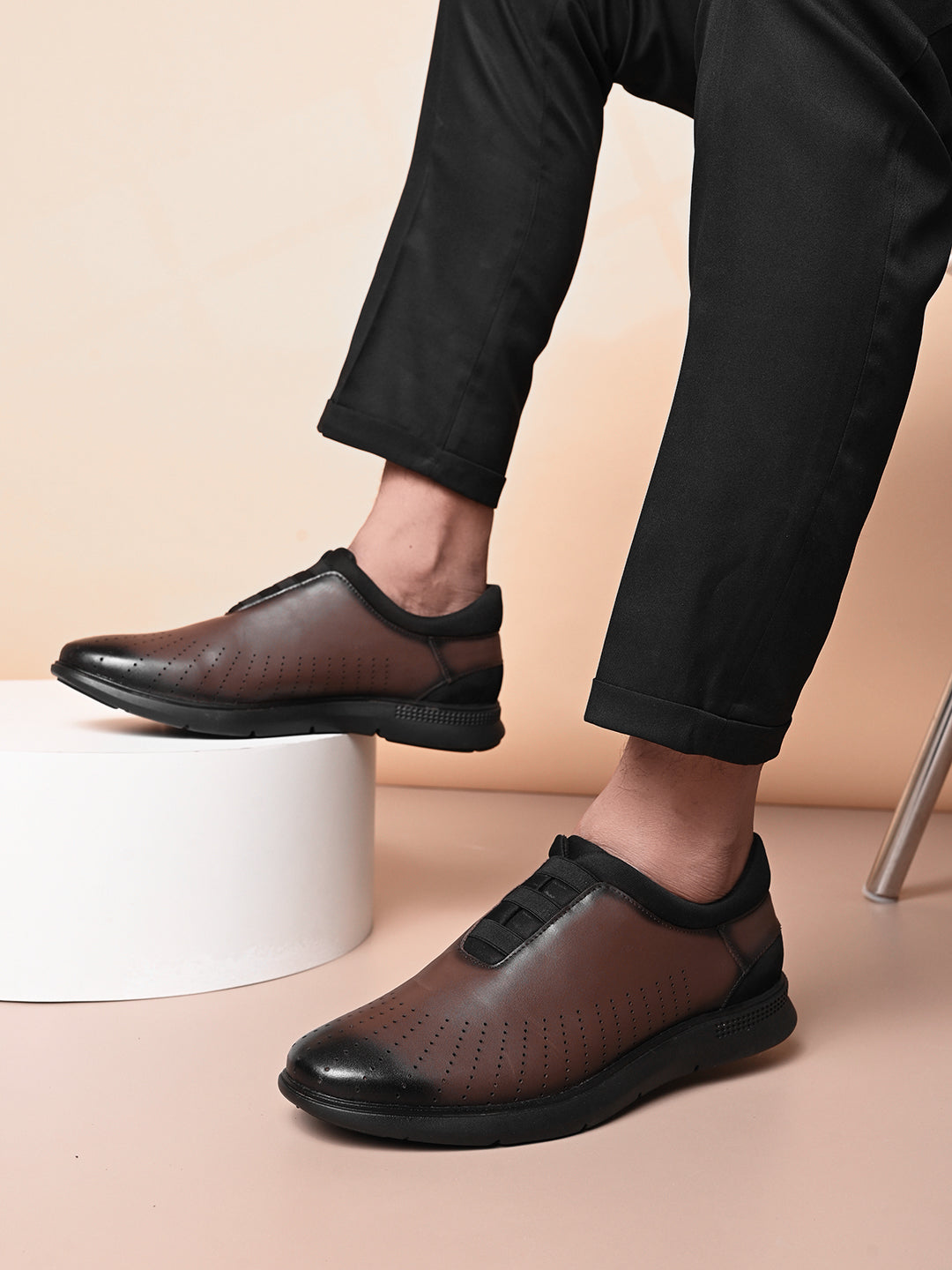 Mens Casual Nova Laceless Sneakers- Brown