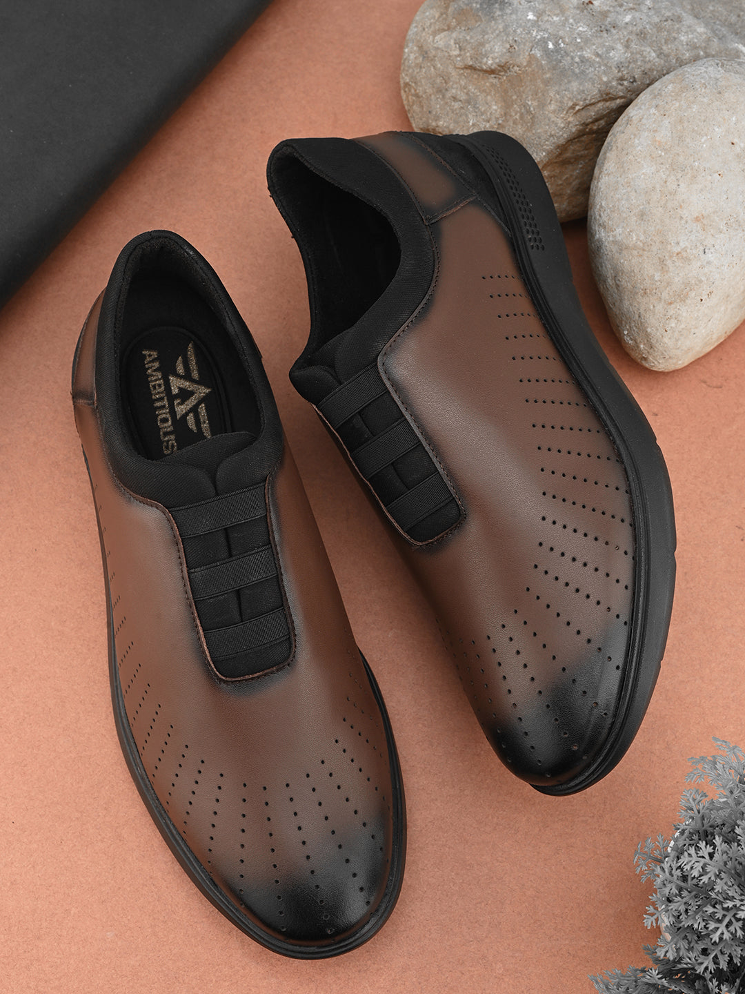 Mens Casual Nova Laceless Sneakers- Brown