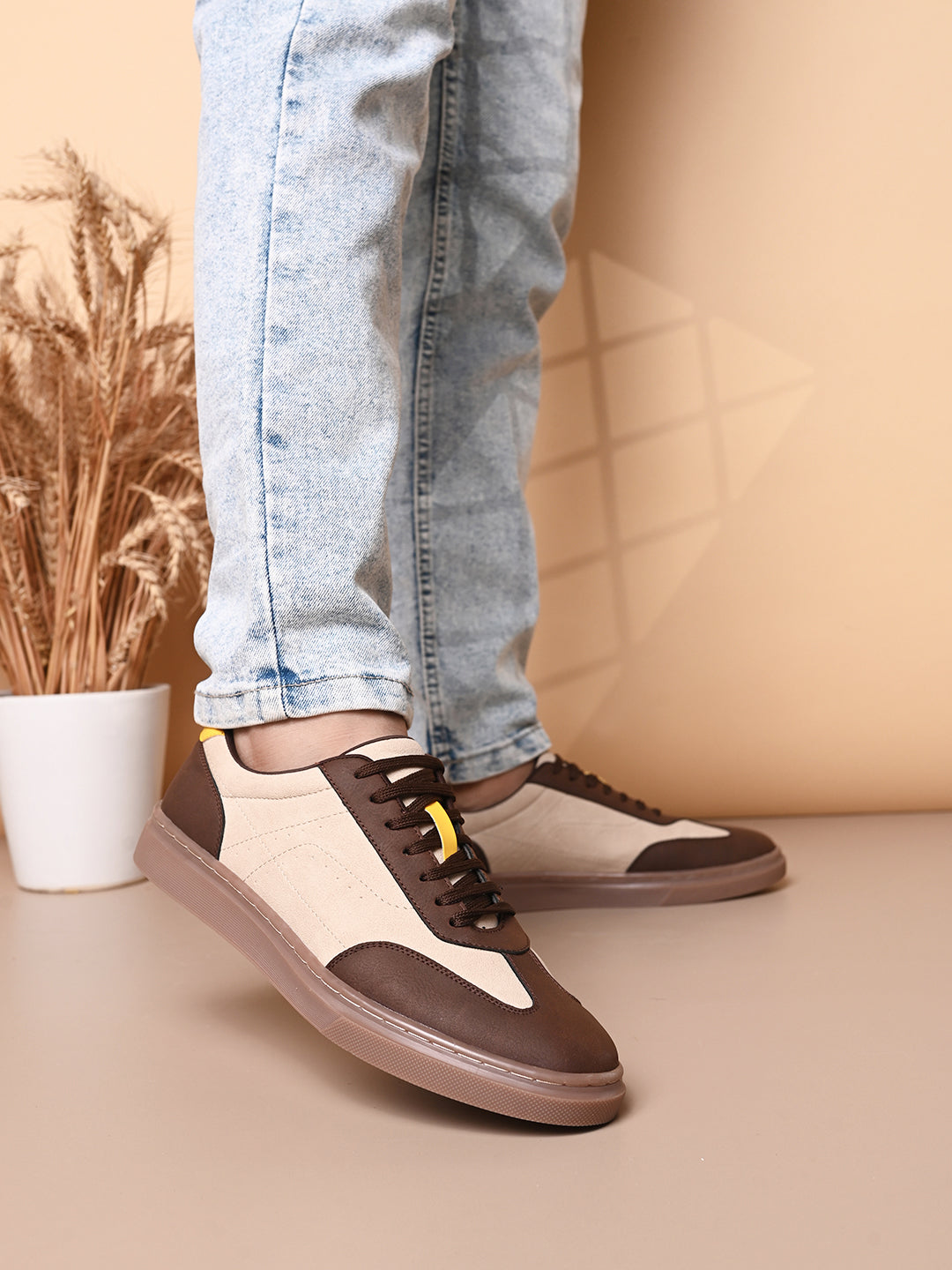 Mens Casual Kai Sneakers- Beige Brown